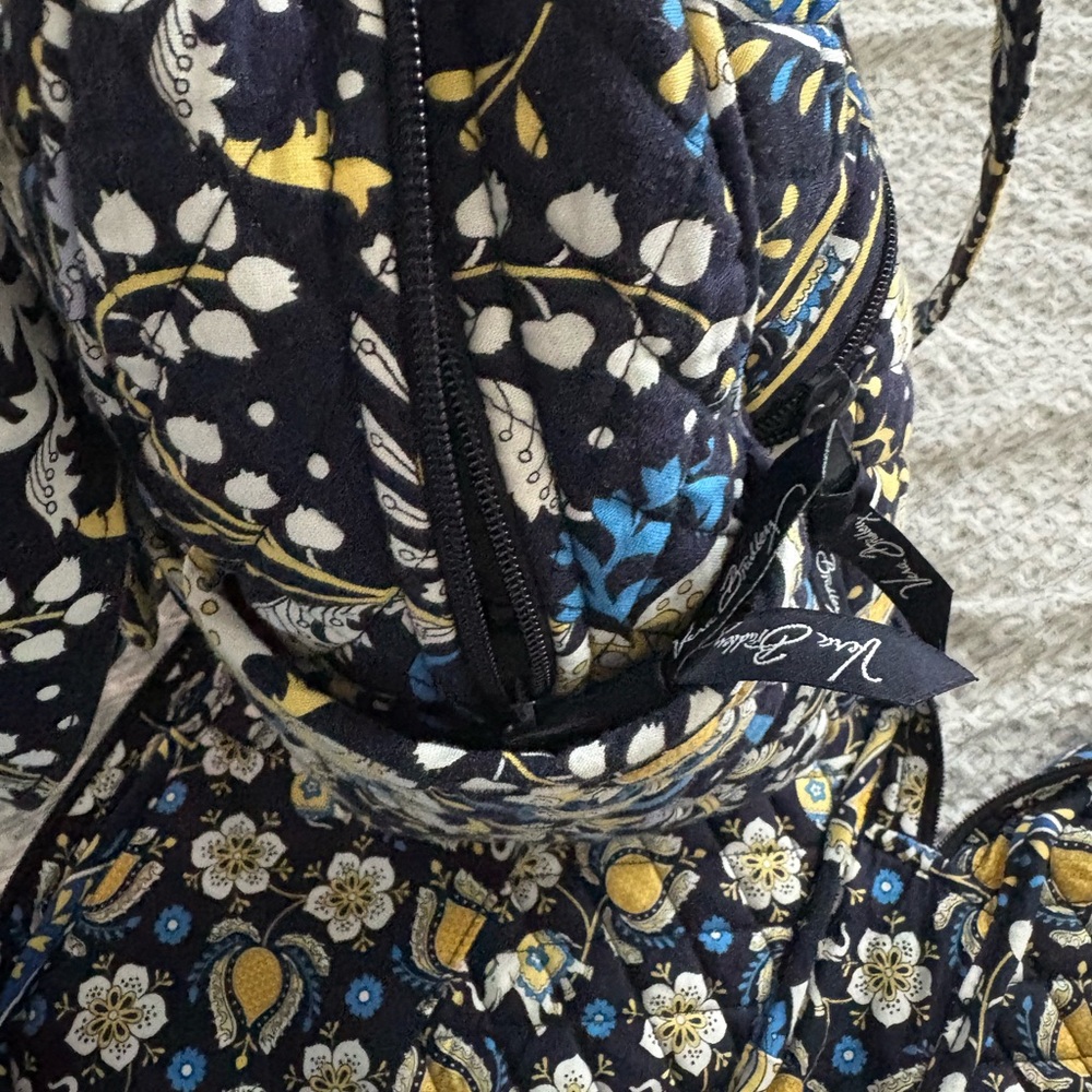 Vera Bradley Stylish Floral Women Bag Set (Book Cover Bag) - Picture 7 of 7